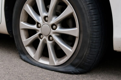 Cambiar neumático pinchado